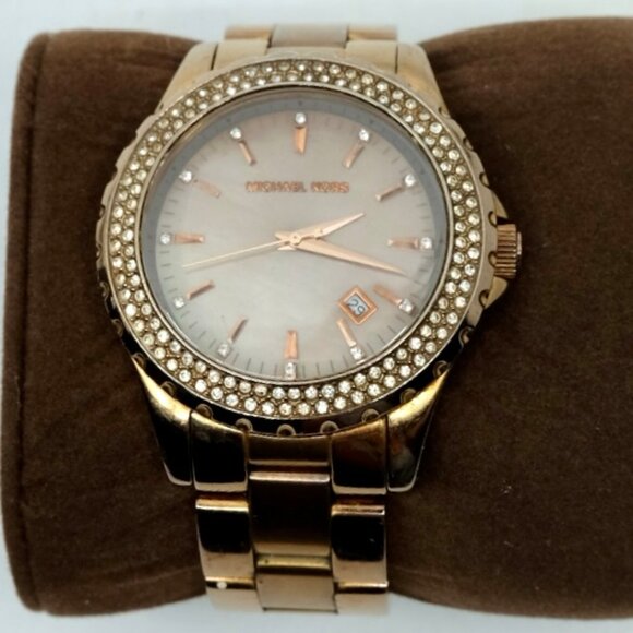 MICHAEL KORS~LADIES OVERSIZED SWAROVSKI CRYSTAL ROSE GOLD CHRONOGRAPH WATCH - Picture 3 of 4